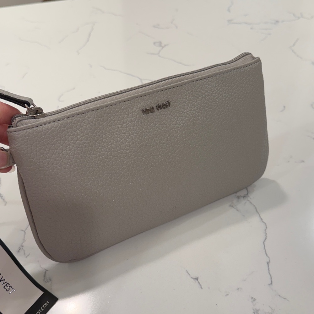 Nine West grey wallet wristlet - Picture 2 of 8